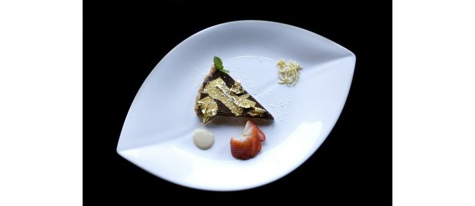 Złoto jadalne: od historycznego luksusu do współczesnej gastronomii